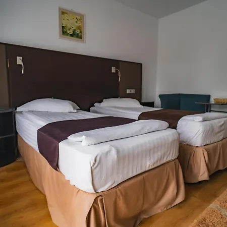 Dobsi Hotel