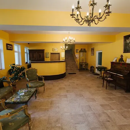 Dobsi Hotel
